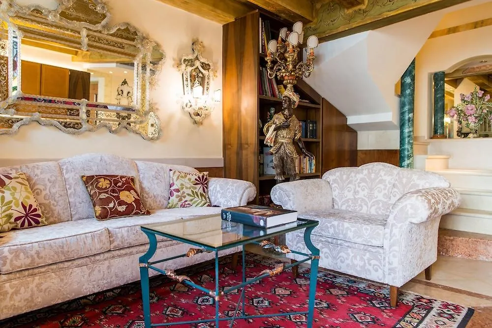 Hotel Santo Stefano Venice 3*,