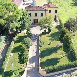 https://villa-monica-pistoia.it-tuscanyhotel.com