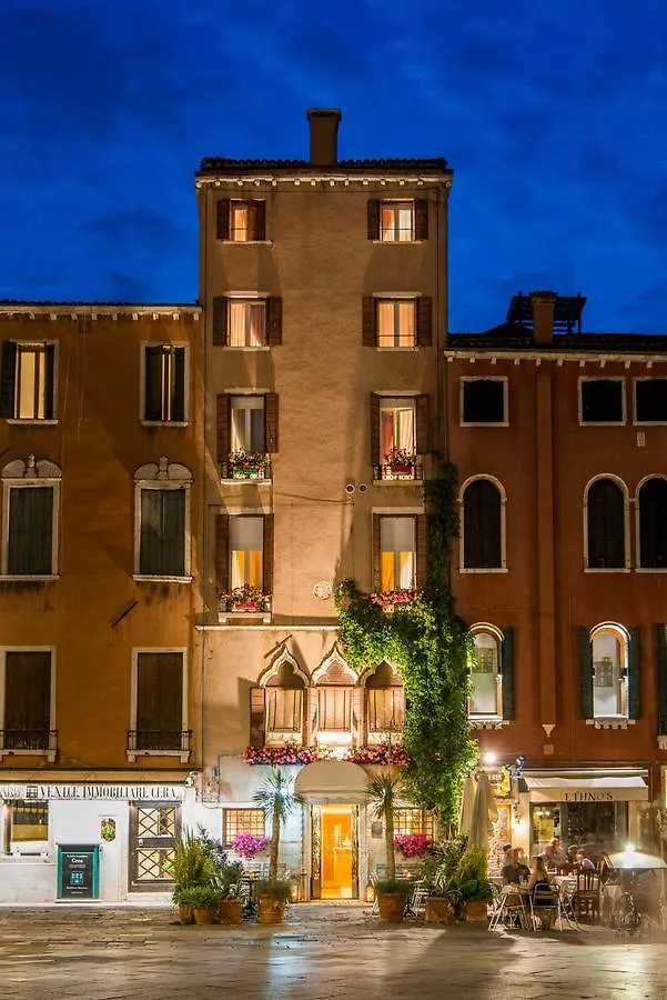 Hotel Santo Stefano contacts